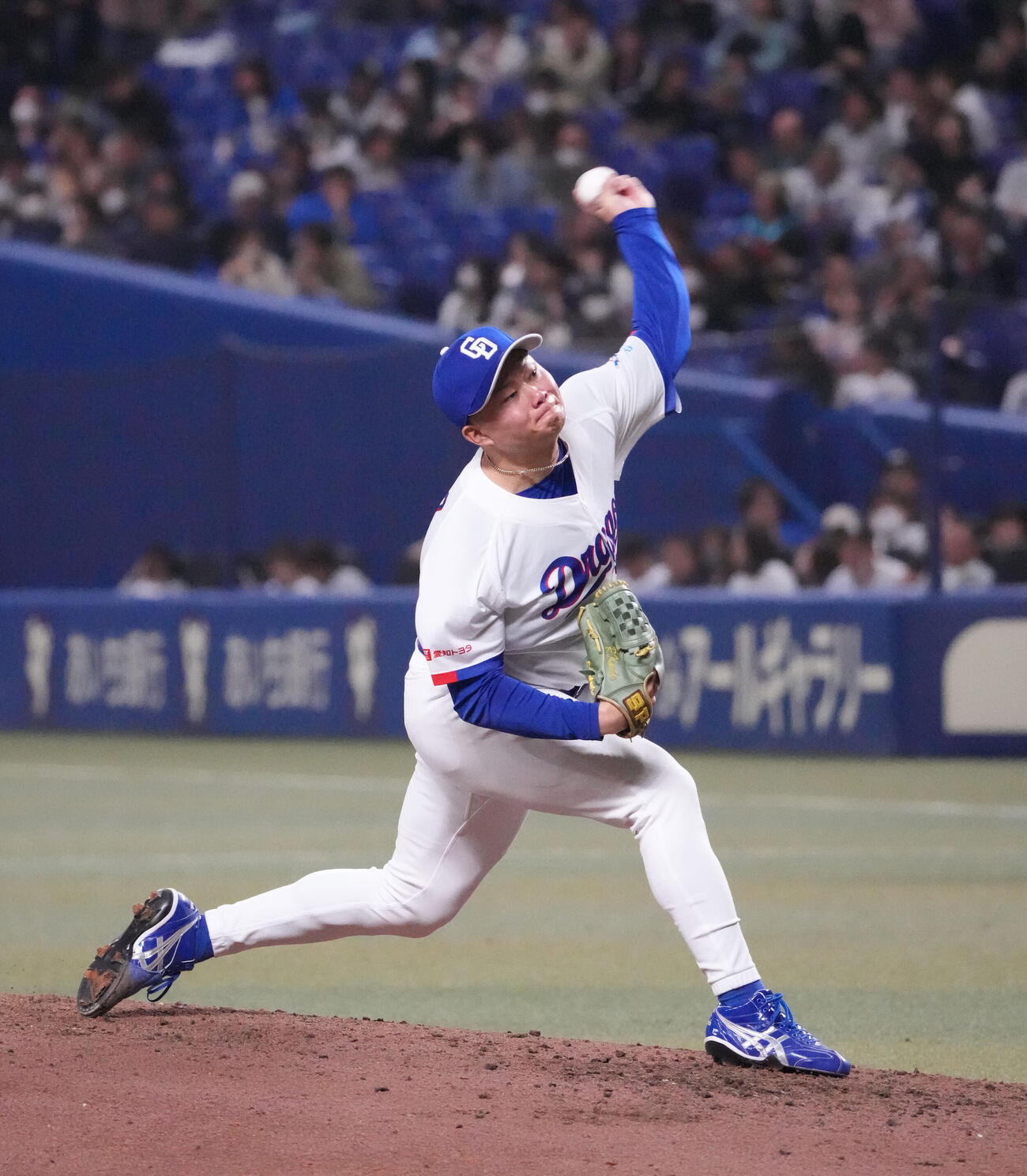 中日対ロッテ　6回表、中日3番手で登板する近藤（撮影・森本幸一）