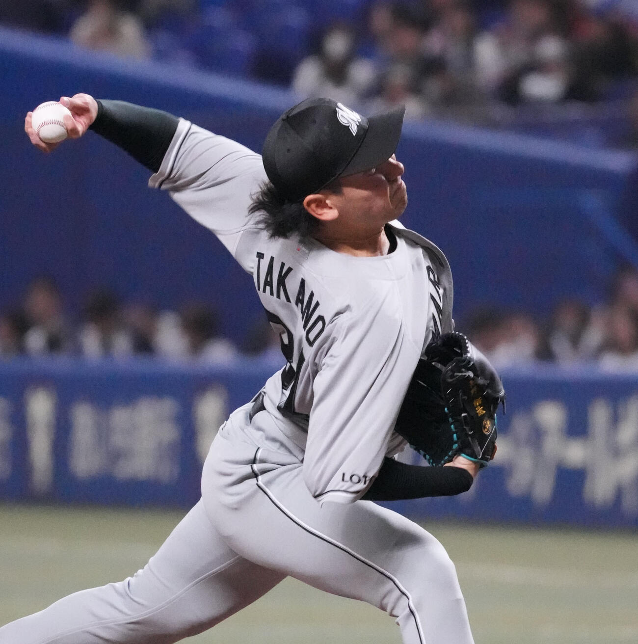 中日対ロッテ　6回裏、ロッテ3番手で登板する高野脩（撮影・森本幸一）