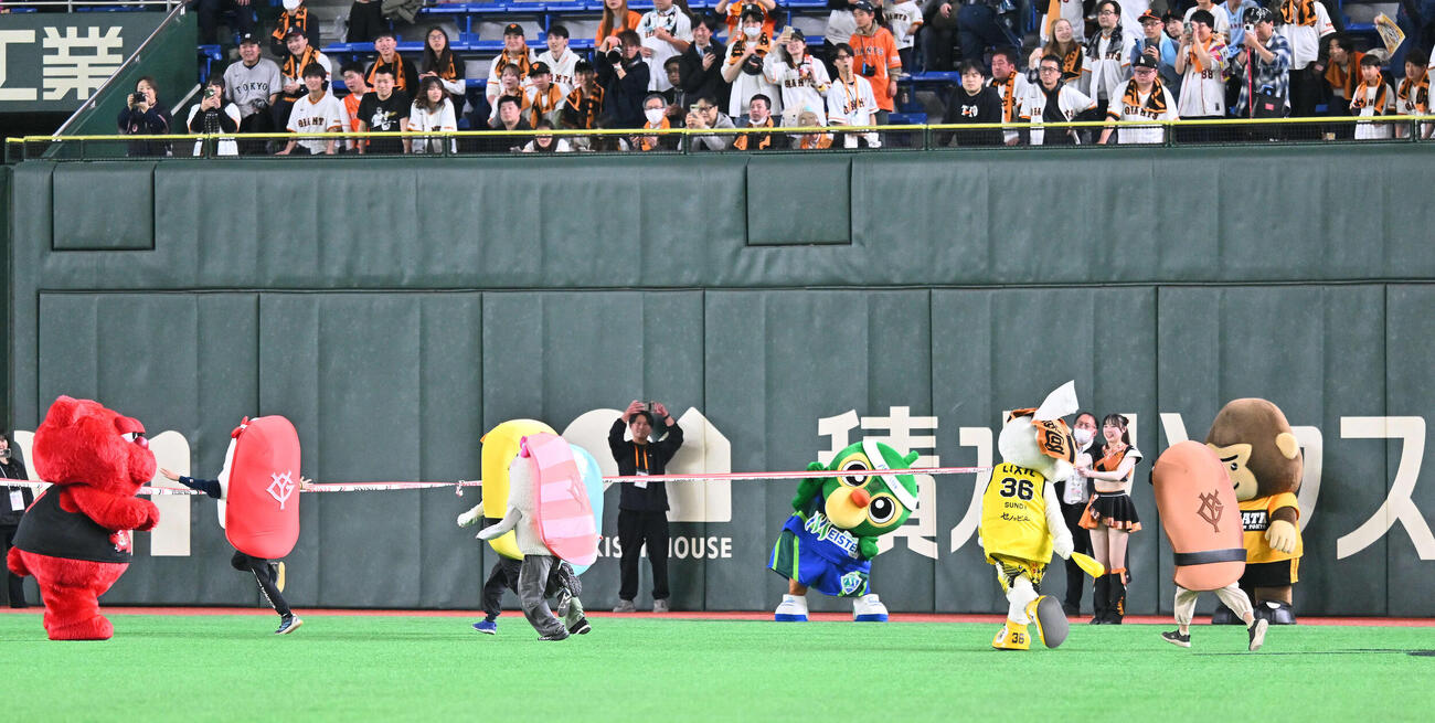 18日の「すしレース」はマグロが勝利