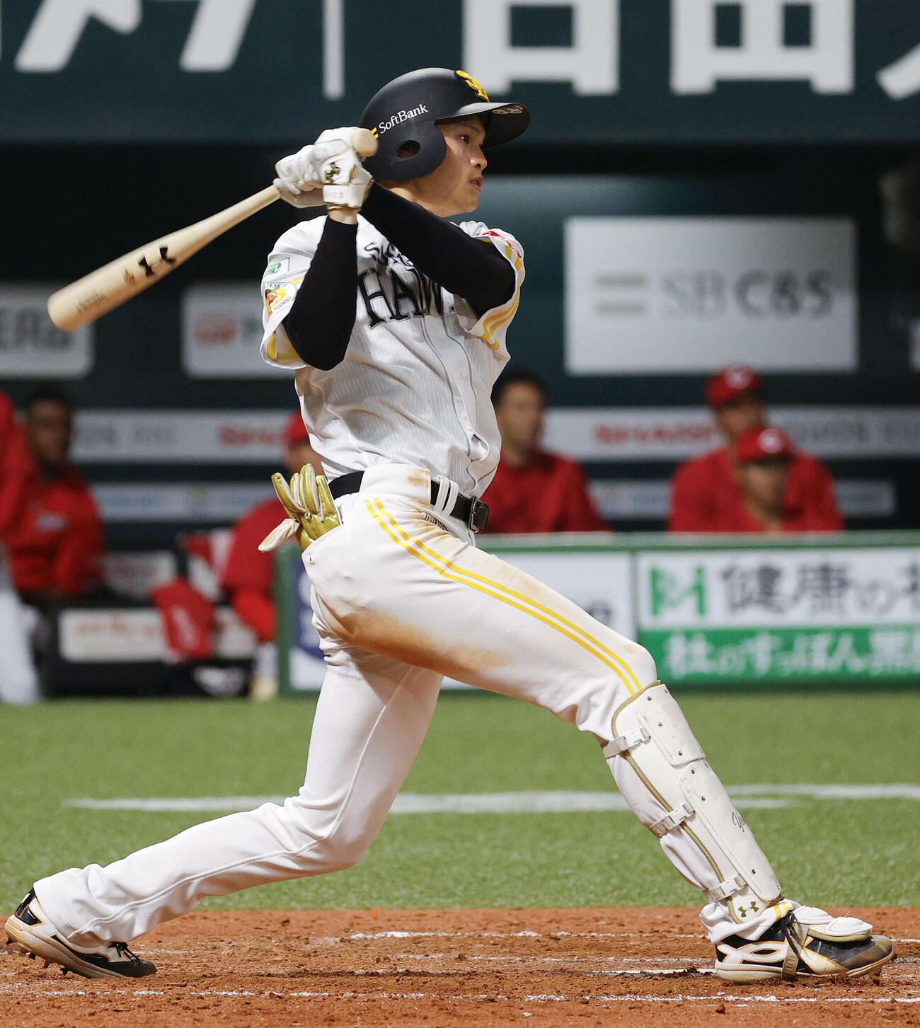 4回、中前に2点打を放つソフトバンク笹川（共同）