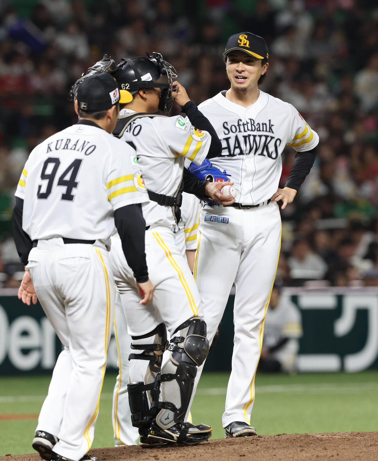 ソフトバンク対広島　3回途中で降板のソフトバンク上沢は渋い表情を見せる（撮影・梅根麻紀）
