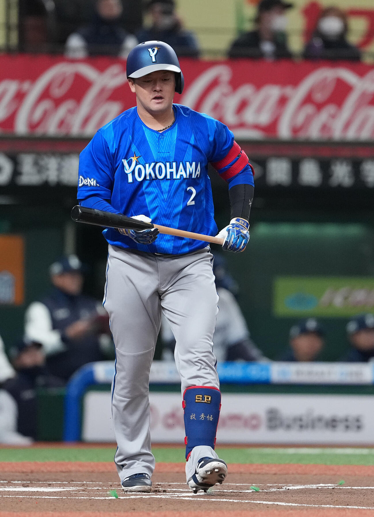 西武対DeNA 1回表DeNA無死、四球を選ぶ牧（撮影・鈴木みどり）