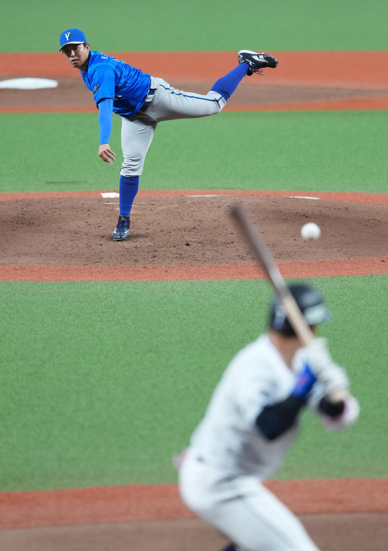 西武対DeNA　先発し力投するDeNA東。打者西武桑原（撮影・鈴木みどり）