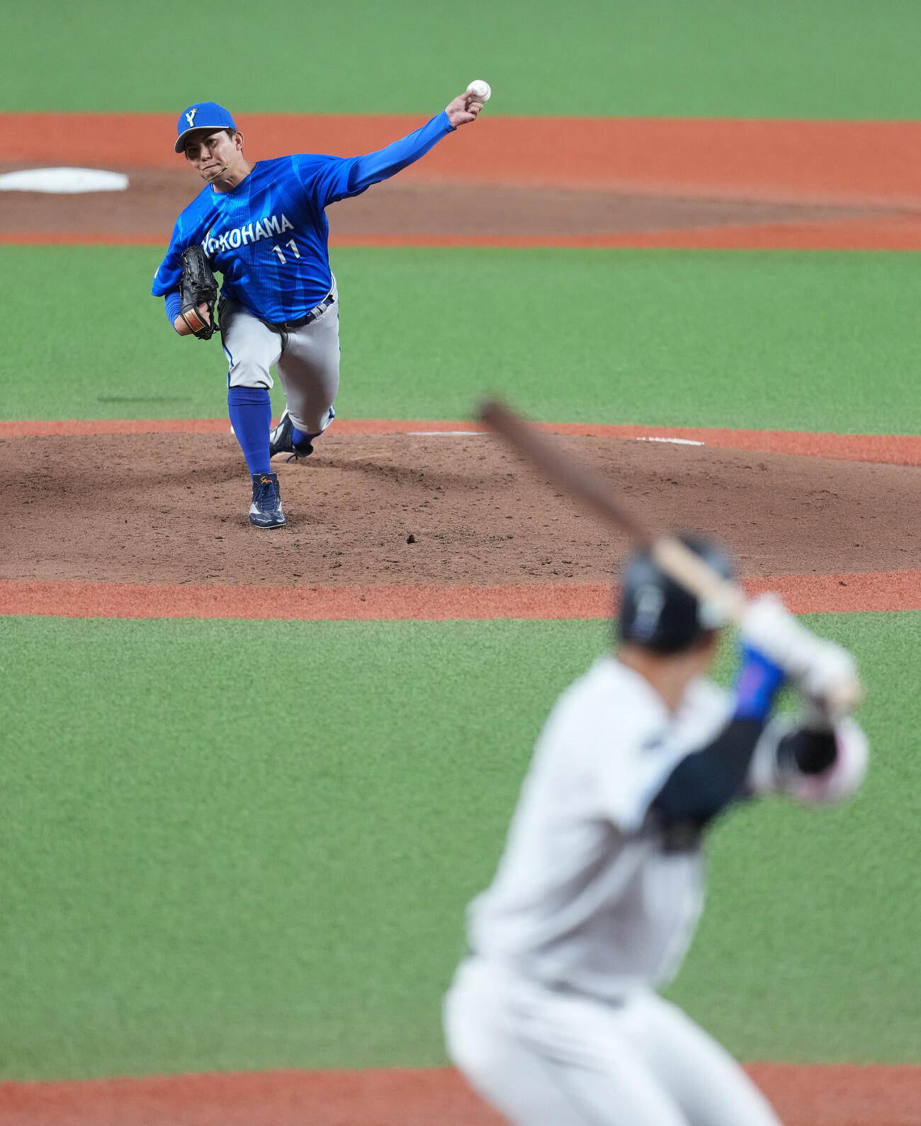西武対DeNA　先発し力投するDeNA東。打者西武桑原（撮影・鈴木みどり）