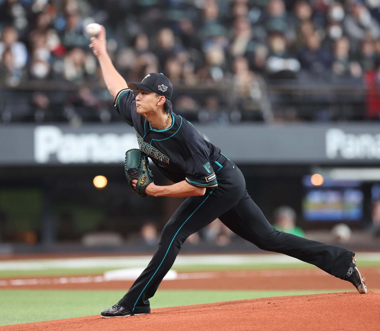 日本ハム対ヤクルト　日本ハム先発の達（撮影・黒川智章）
