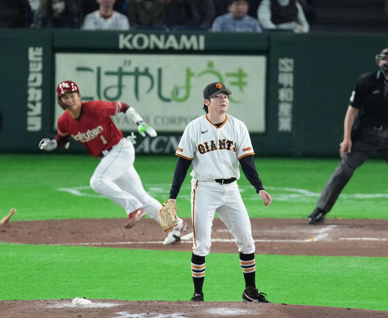 巨人対楽天　5回表楽天無死、宗山に安打を浴びる竹丸（撮影・増田悦実）