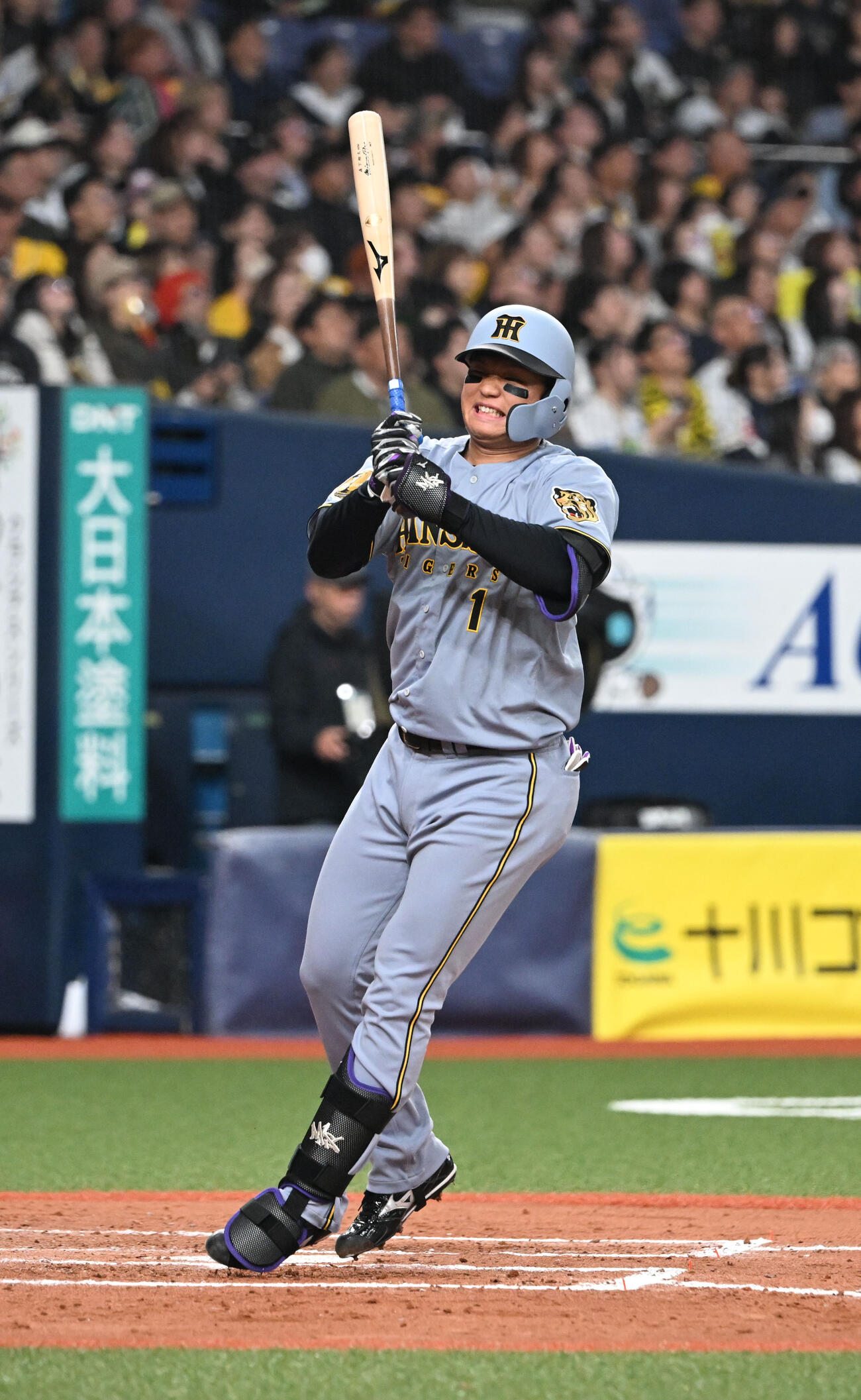 オリックス対阪神　9回表阪神無死、中飛に倒れ悔しがる森下（撮影・和賀正仁）