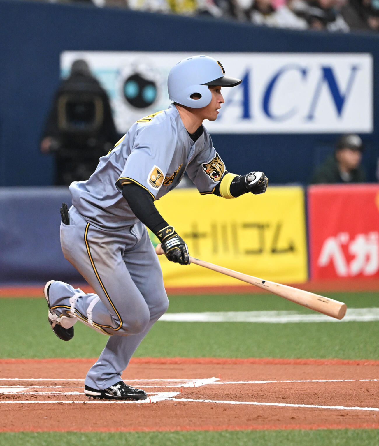 オリックス対阪神　6回表阪神1死三塁、中前適時打を放つ近本（撮影・和賀正仁）