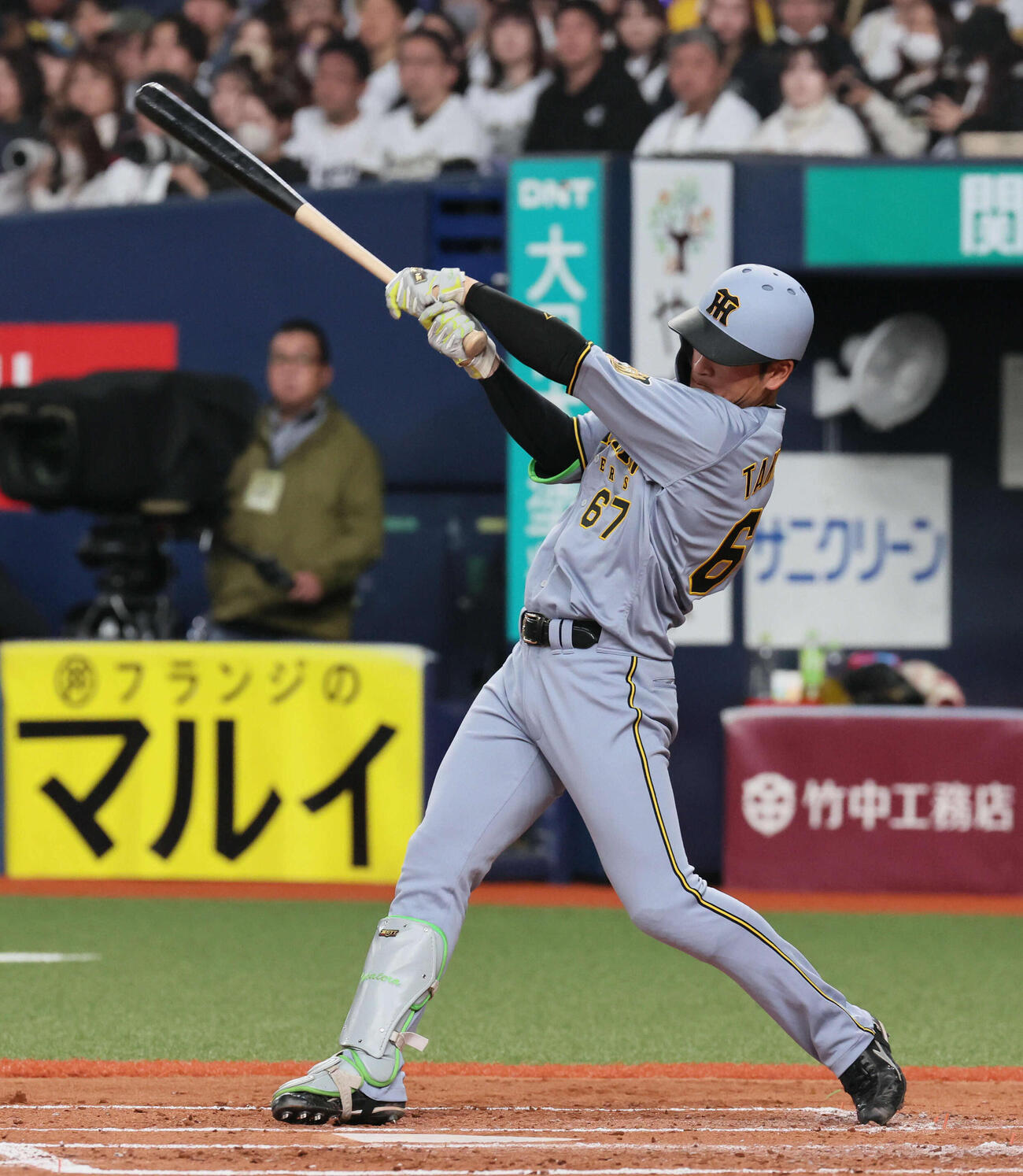 オリックス対阪神　3回表阪神2死二塁、高寺は中前適時打を放つ（撮影・宮崎幸一）