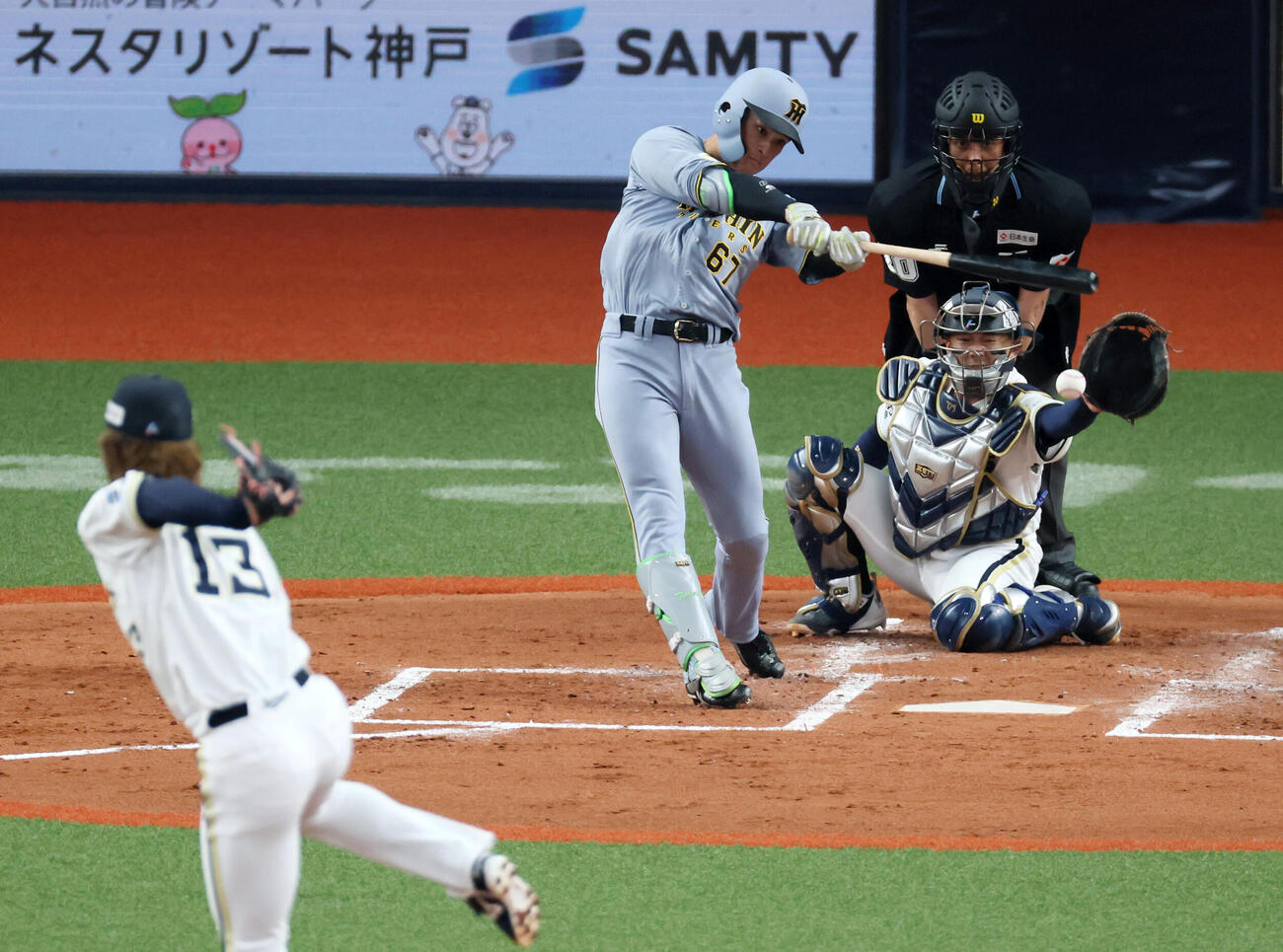 オリックス対阪神　3回表阪神2死二塁、高寺は中前適時打を放つ。投手寺西（撮影・加藤哉）