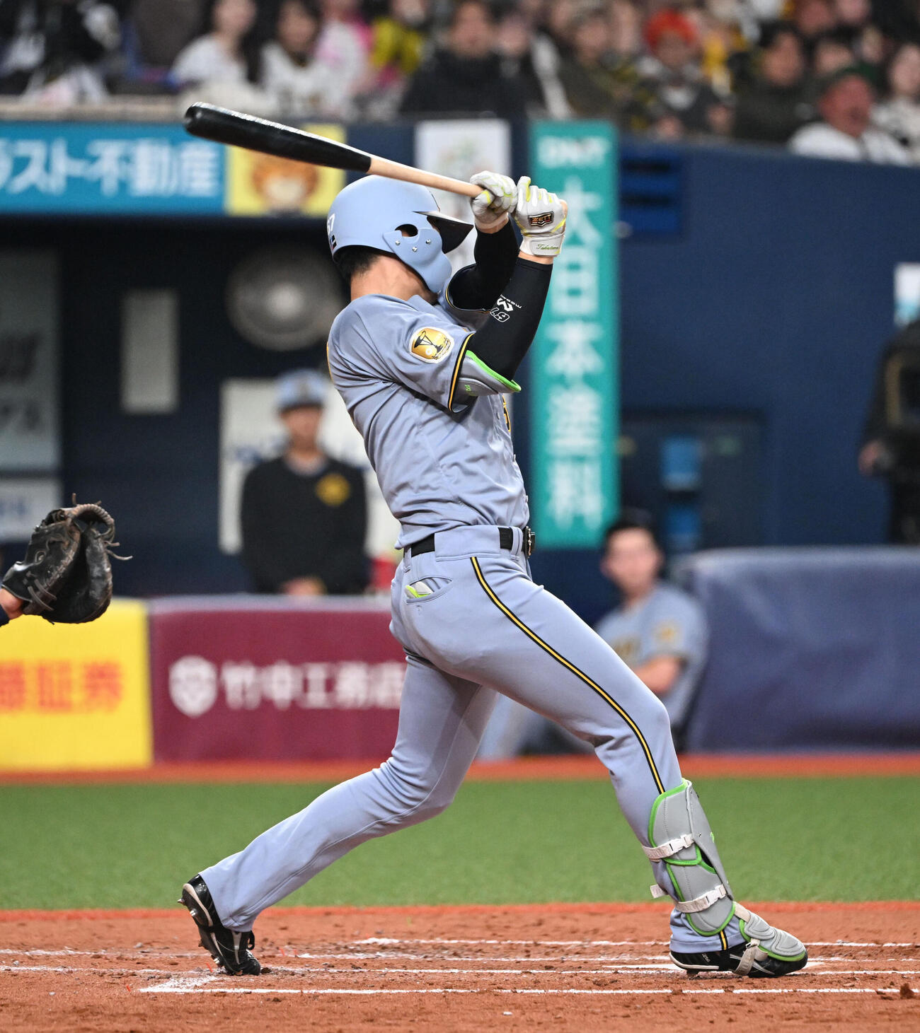 オリックス対阪神　3回表阪神2死二塁、中前適時打を放つ高寺（撮影・和賀正仁）