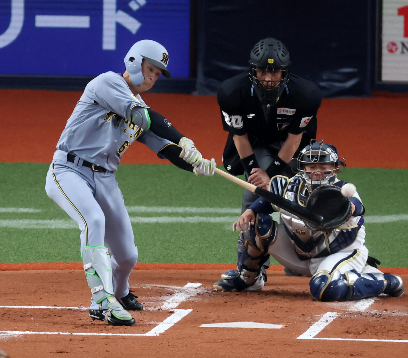 オリックス対阪神　2回表阪神1死一、二塁、高寺は左前打を放つ（撮影・加藤哉）