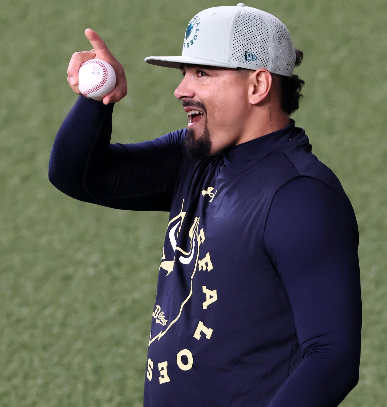 阪神対オリックス　チームに合流しキャッチボールするオリックスのマチャド（撮影・加藤哉）