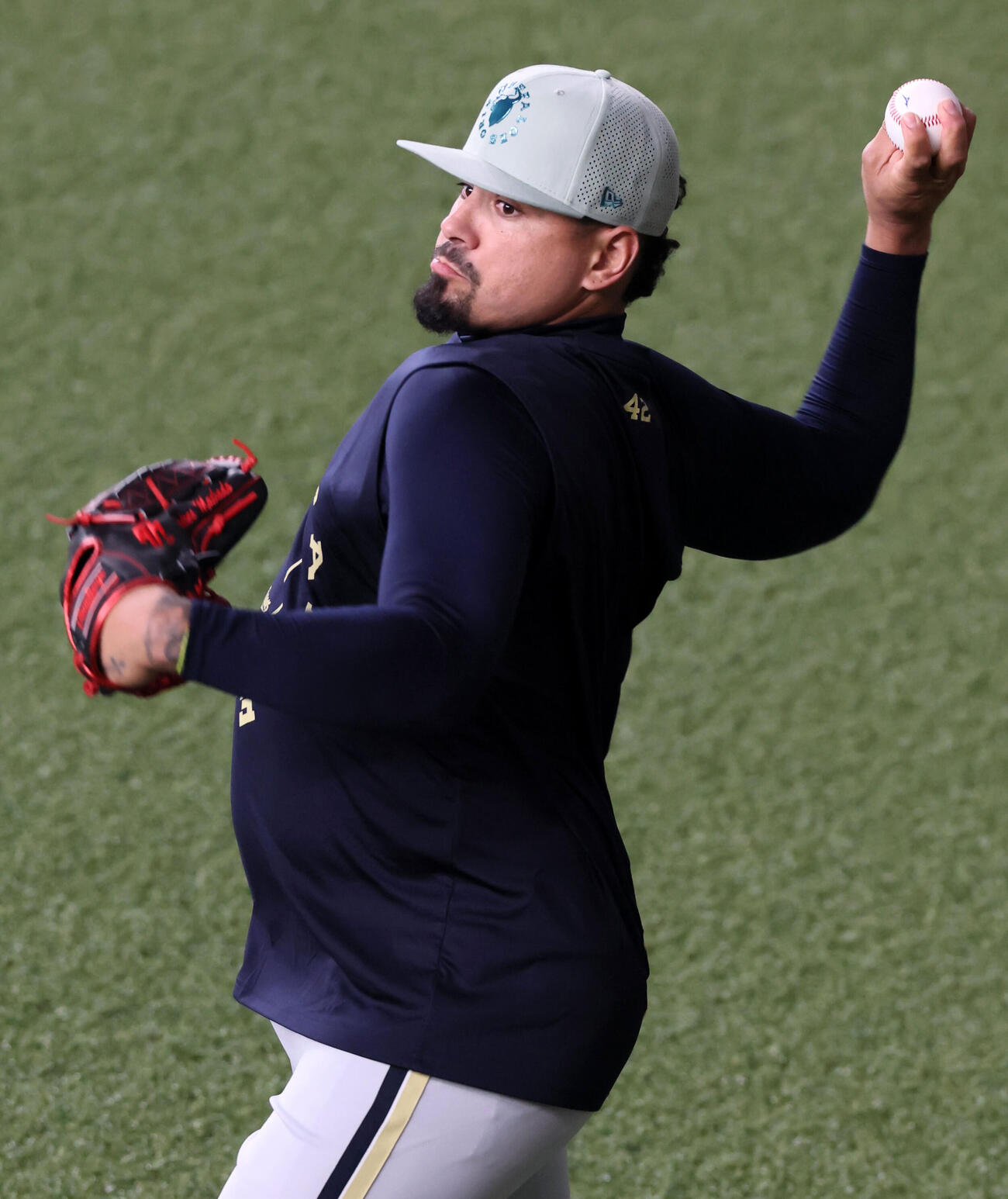 阪神対オリックス　チームに合流しキャッチボールするオリックスのマチャド（撮影・加藤哉）