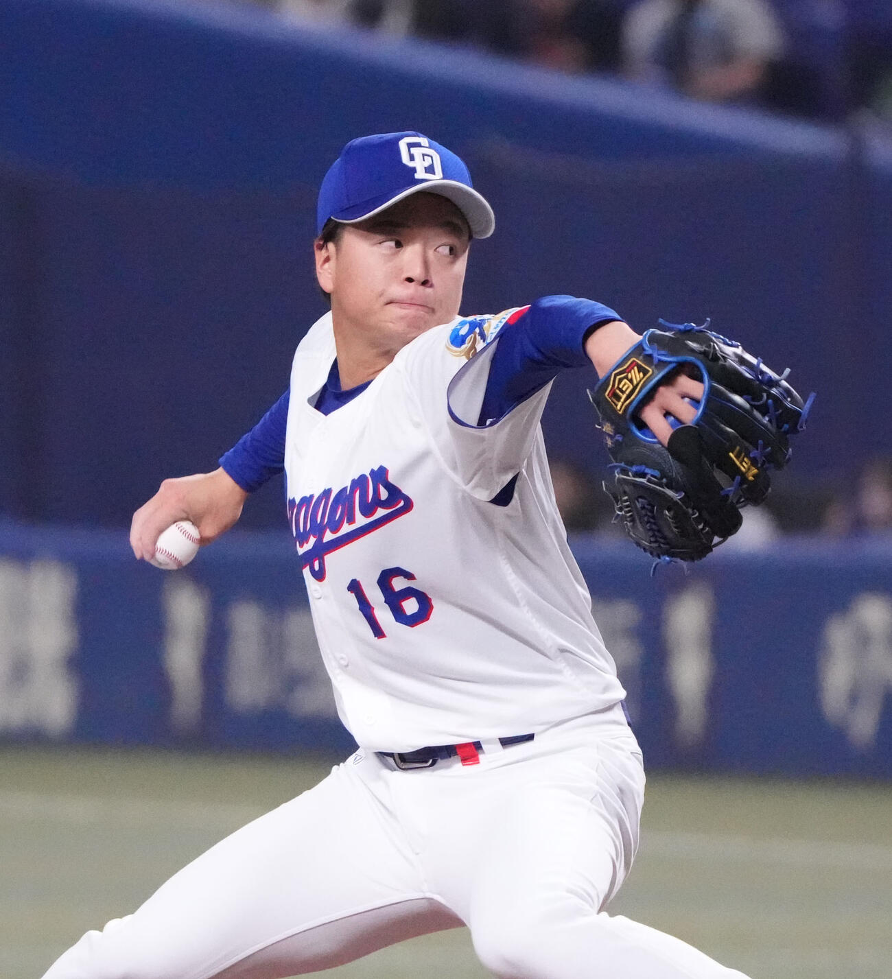 中日対ロッテ　4回表、力投する中日先発の桜井（撮影・森本幸一）