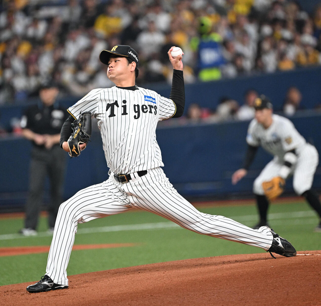 阪神対オリックス　先発する阪神高橋（撮影・和賀正仁）