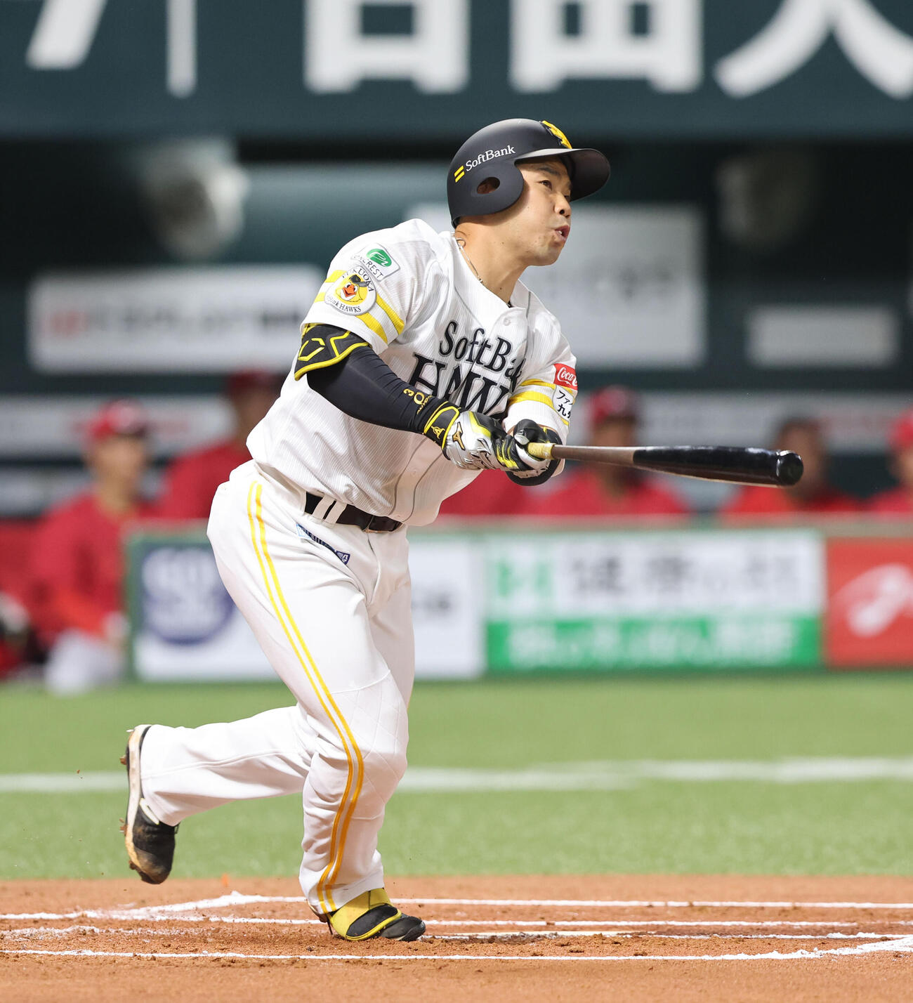 ソフトバンク対広島　1回裏ソフトバンク2死、近藤は右越え二塁打を放つ（撮影・梅根麻紀）