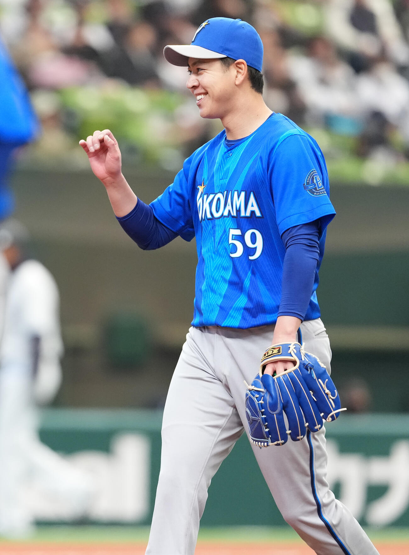 西武対DeNA 3回裏を抑え、笑顔でベンチヘ戻るDeNA平良（撮影・鈴木みどり）