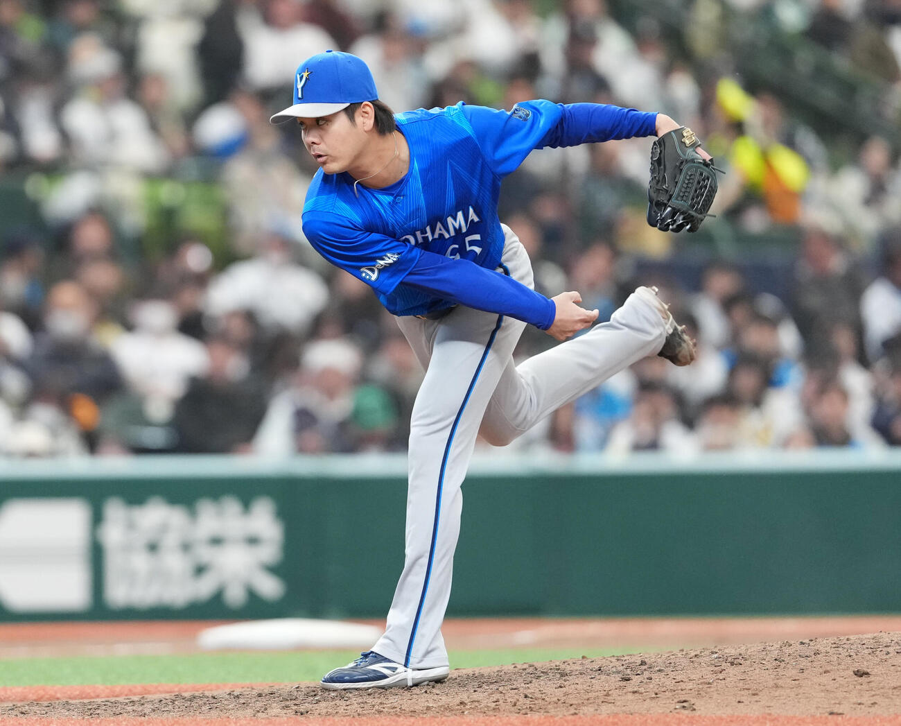 西武対DeNA 8回裏から6番手で登板したDeNA宮城（撮影・鈴木みどり）