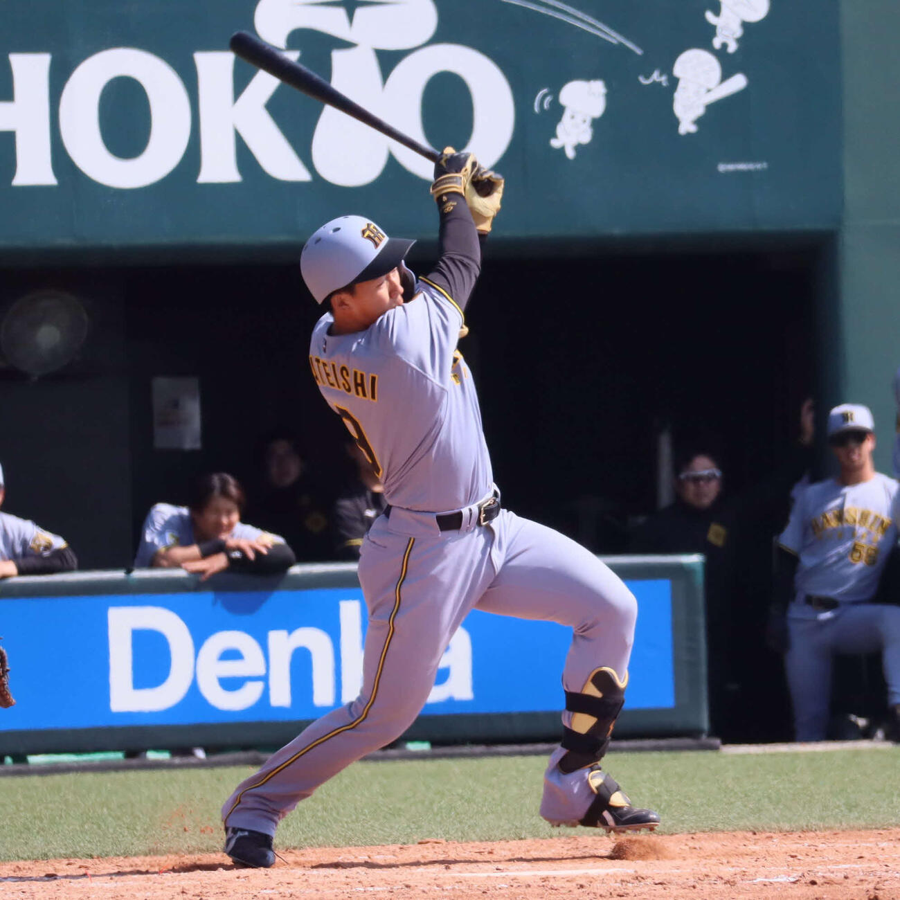 ファーム・リーグ西地区ソフトバンク戦で遊ゴロを放つ阪神立石正広内野手（撮影・村松万里子）