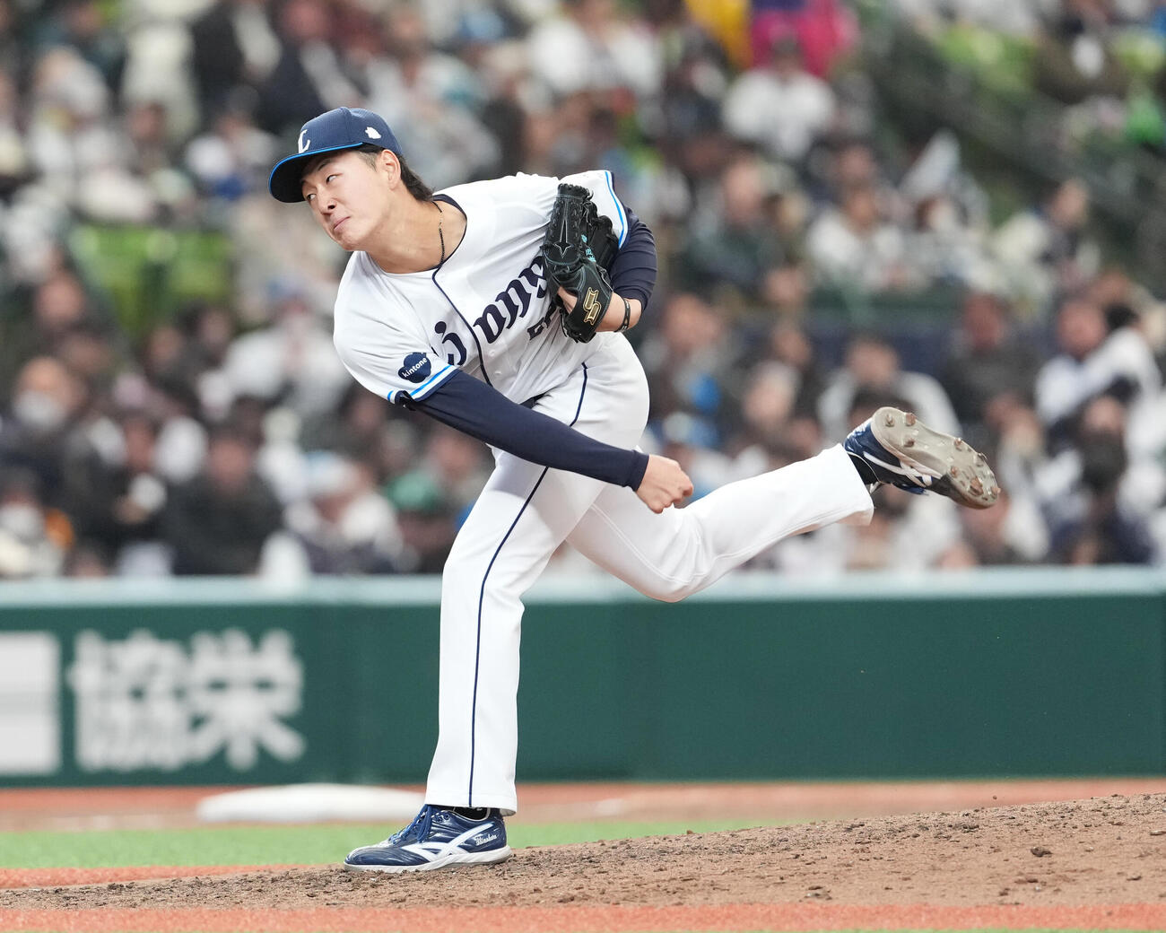 西武対DeNA 9回表から5番手で登板した西武篠原（撮影・鈴木みどり）