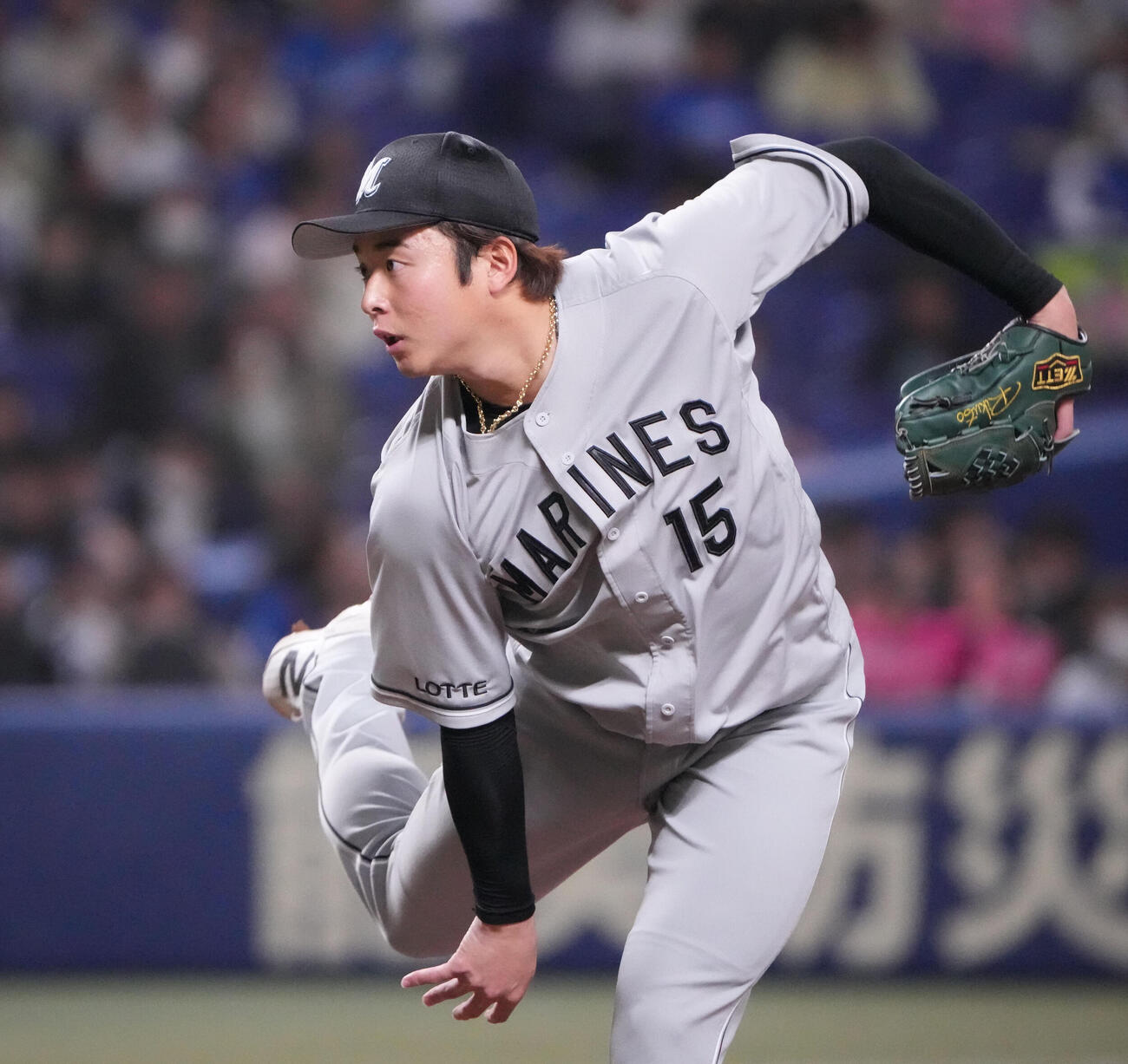 中日対ロッテ　9回裏、ロッテ5番手で登板する横山（撮影・森本幸一）