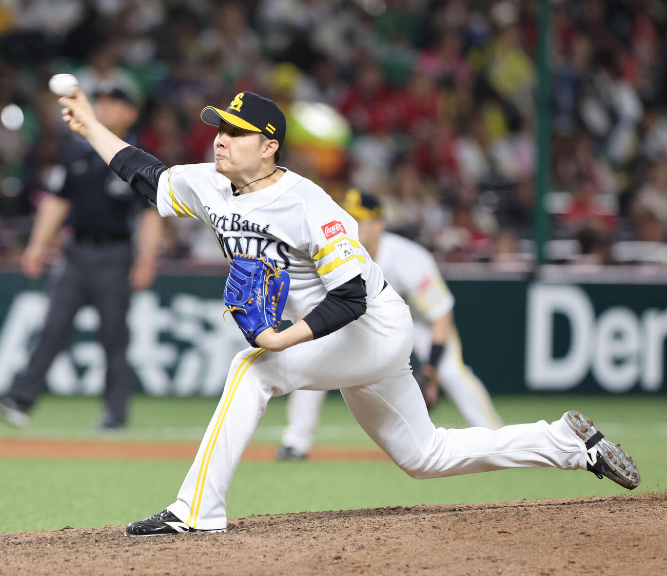 ソフトバンク対広島　8回に登板したソフトバンク松本裕（撮影・梅根麻紀）