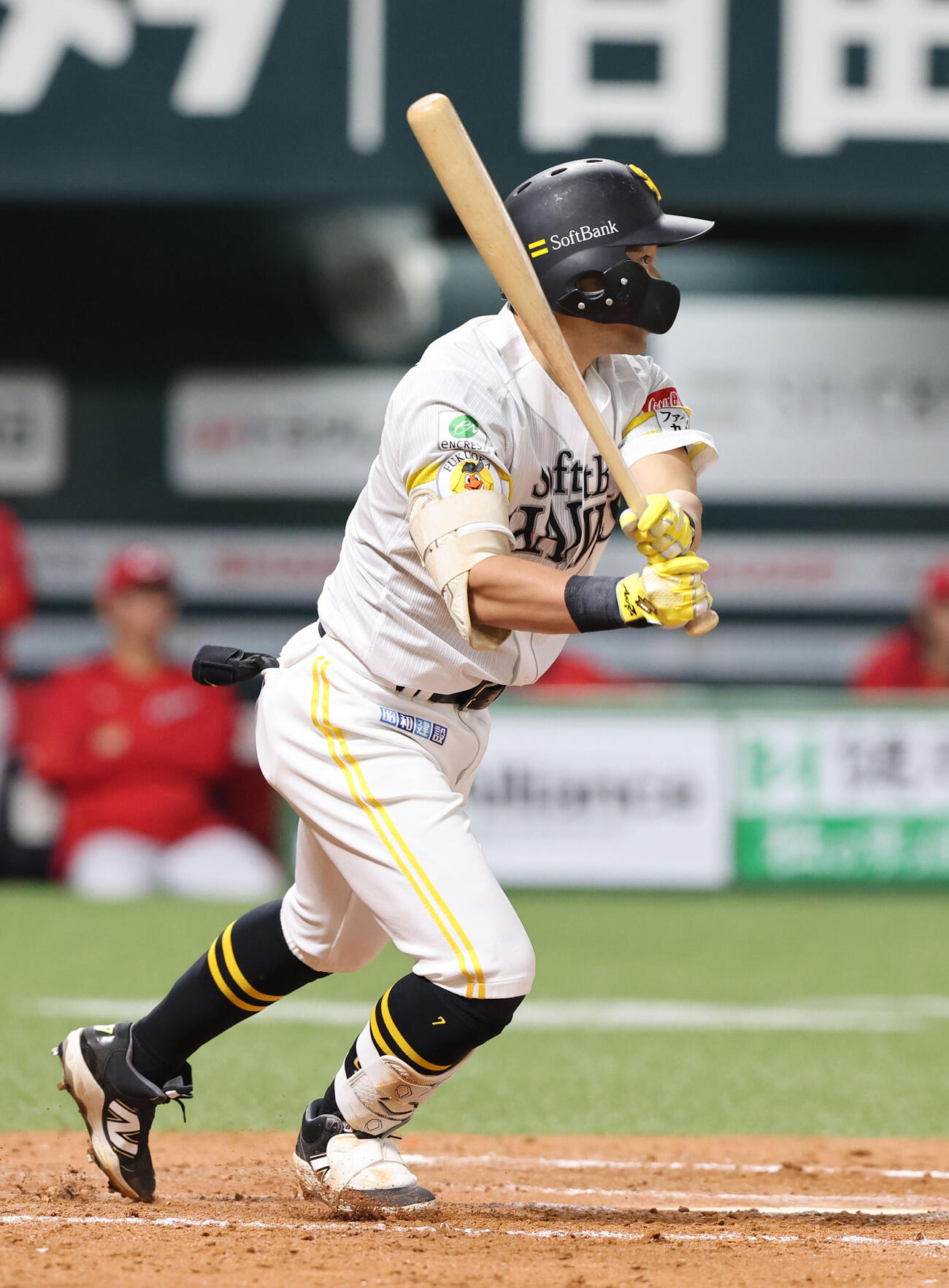 ソフトバンク対広島　8回裏ソフトバンク2死、中村晃は中前安打を放つ（撮影・梅根麻紀）