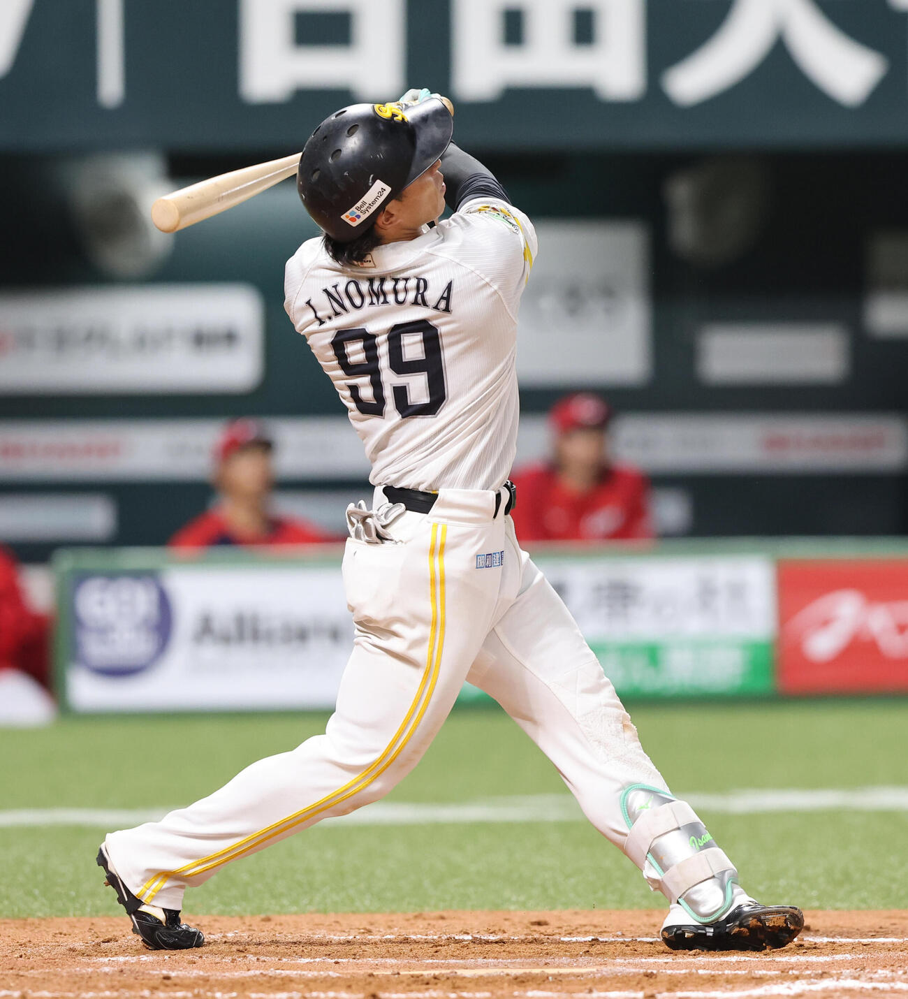 ソフトバンク対広島　8回裏ソフトバンク2死一塁、野村は左越え2点本塁打を放つ（撮影・梅根麻紀）