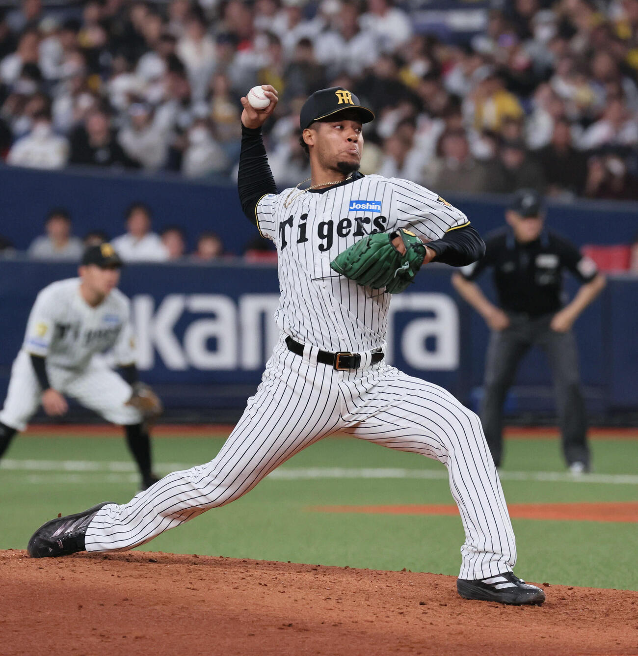 阪神対オリックス　阪神3番手のモレッタ（撮影・宮崎幸一）