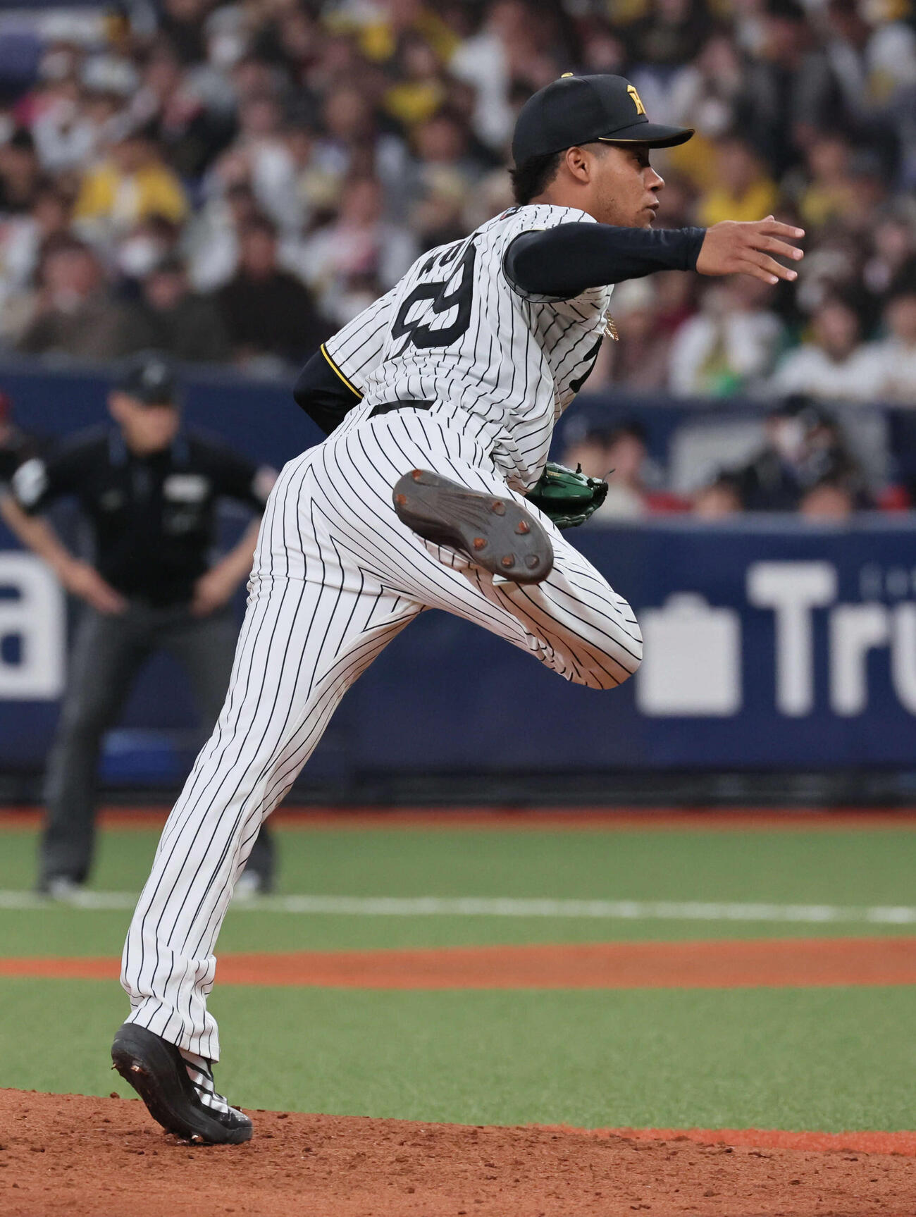 阪神対オリックス　阪神3番手のモレッタ（撮影・宮崎幸一）
