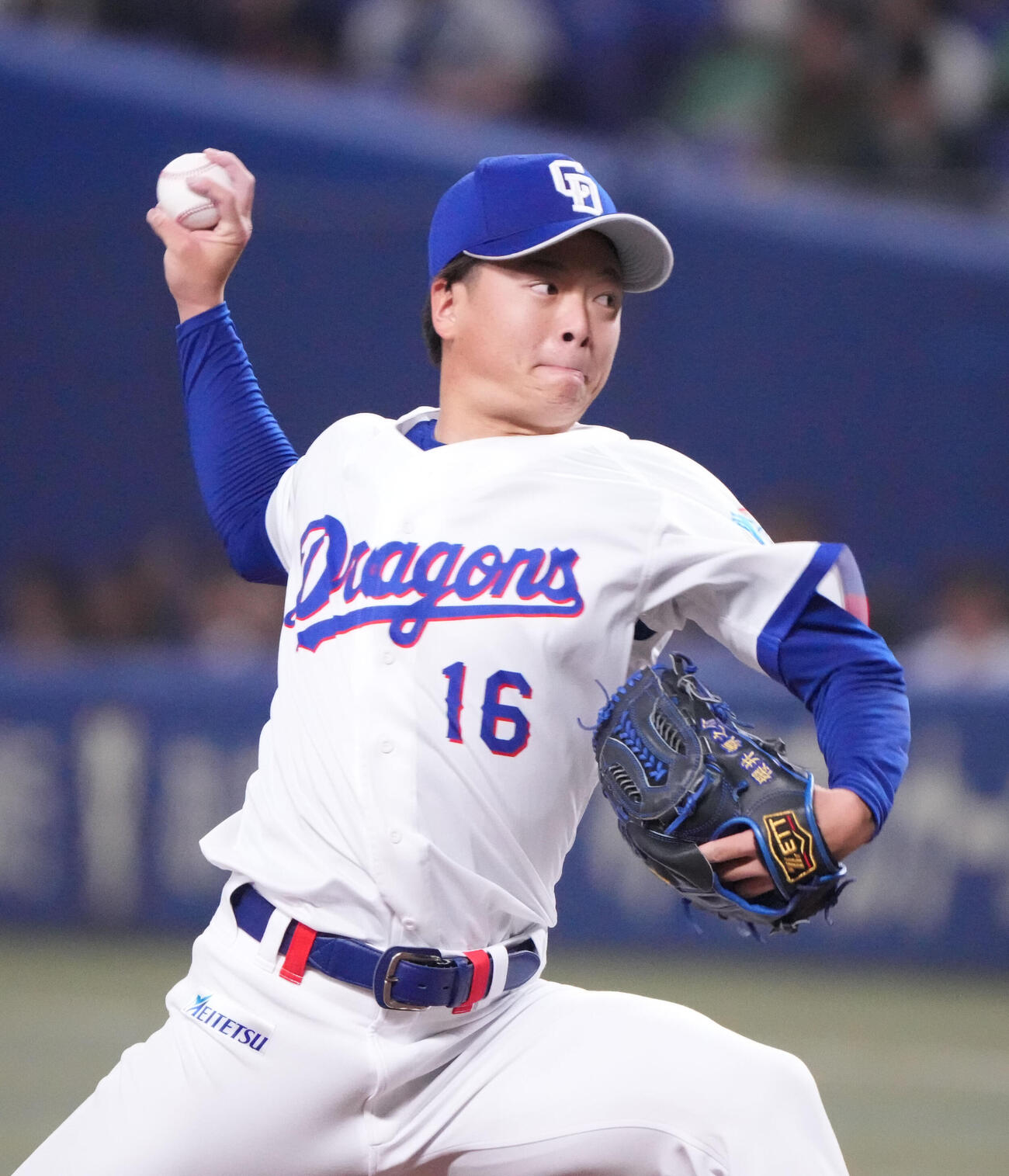 中日対ロッテ　4回表、力投する中日先発の桜井（撮影・森本幸一）