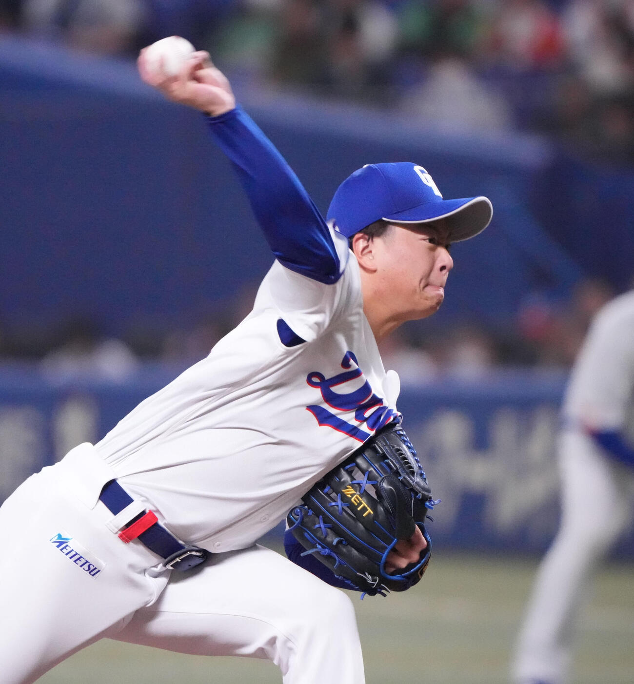 中日対ロッテ　4回表、力投する中日先発の桜井（撮影・森本幸一）