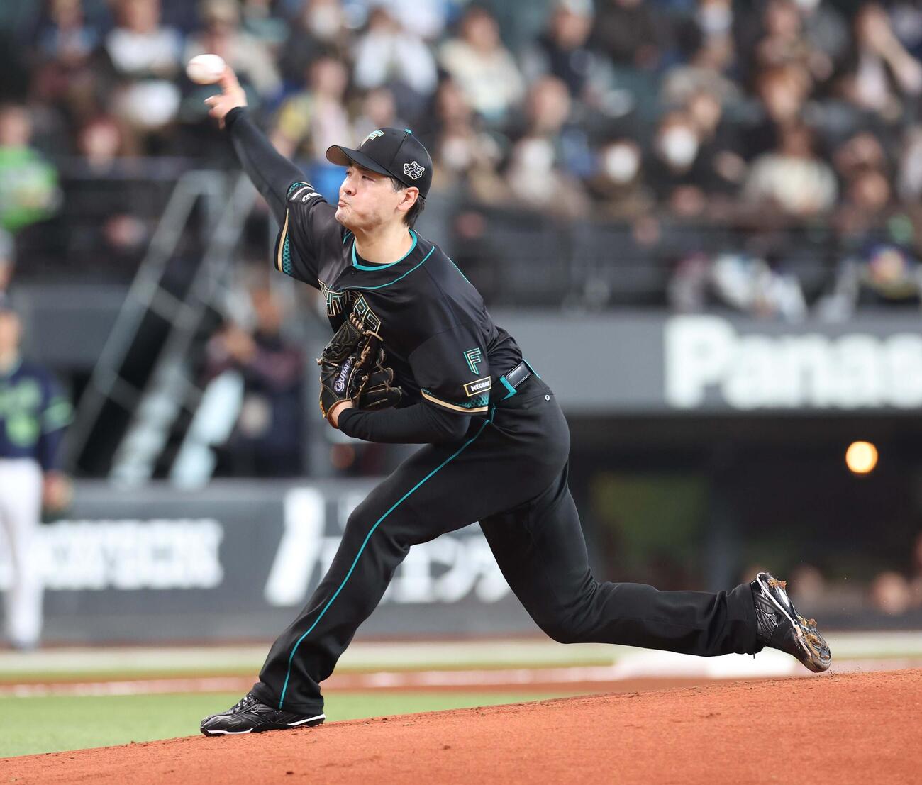 日本ハム対ヤクルト　日本ハム先発の有原（撮影・黒川智章）