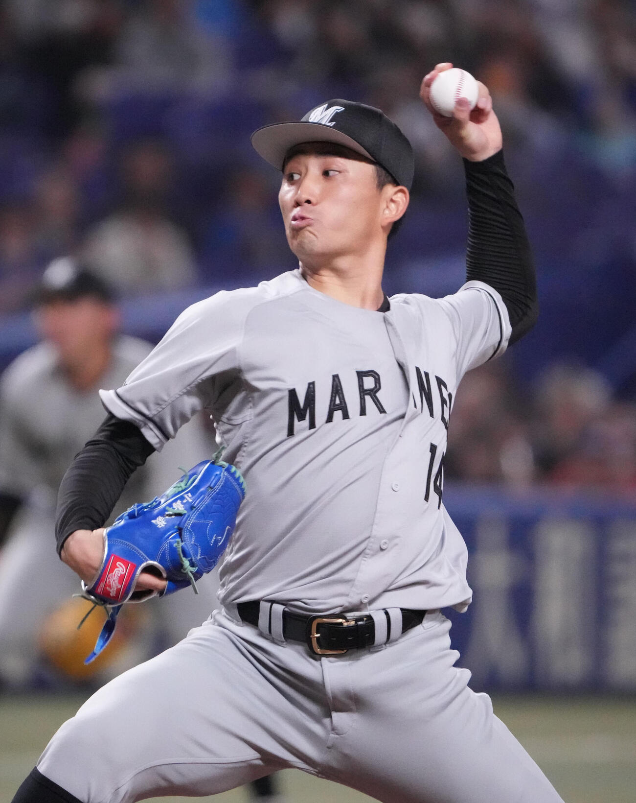 中日対ロッテ　1回裏、登板するロッテ先発の小島（撮影・森本幸一）