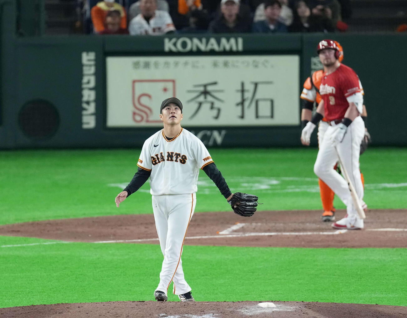 巨人対楽天　4回表楽天1死、ボイトに本塁打を浴びる則本（撮影・増田悦実）