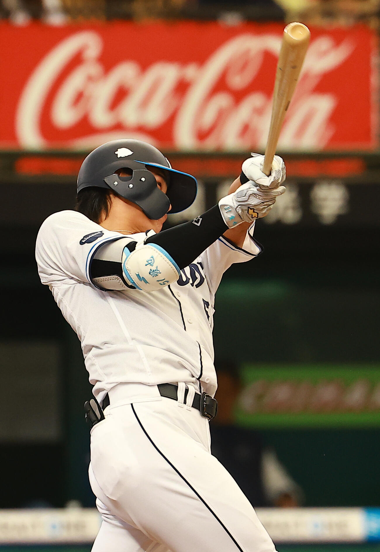 西武対DeNA 1回裏西武2死、右二塁打を放つ西川（撮影・野上伸悟）