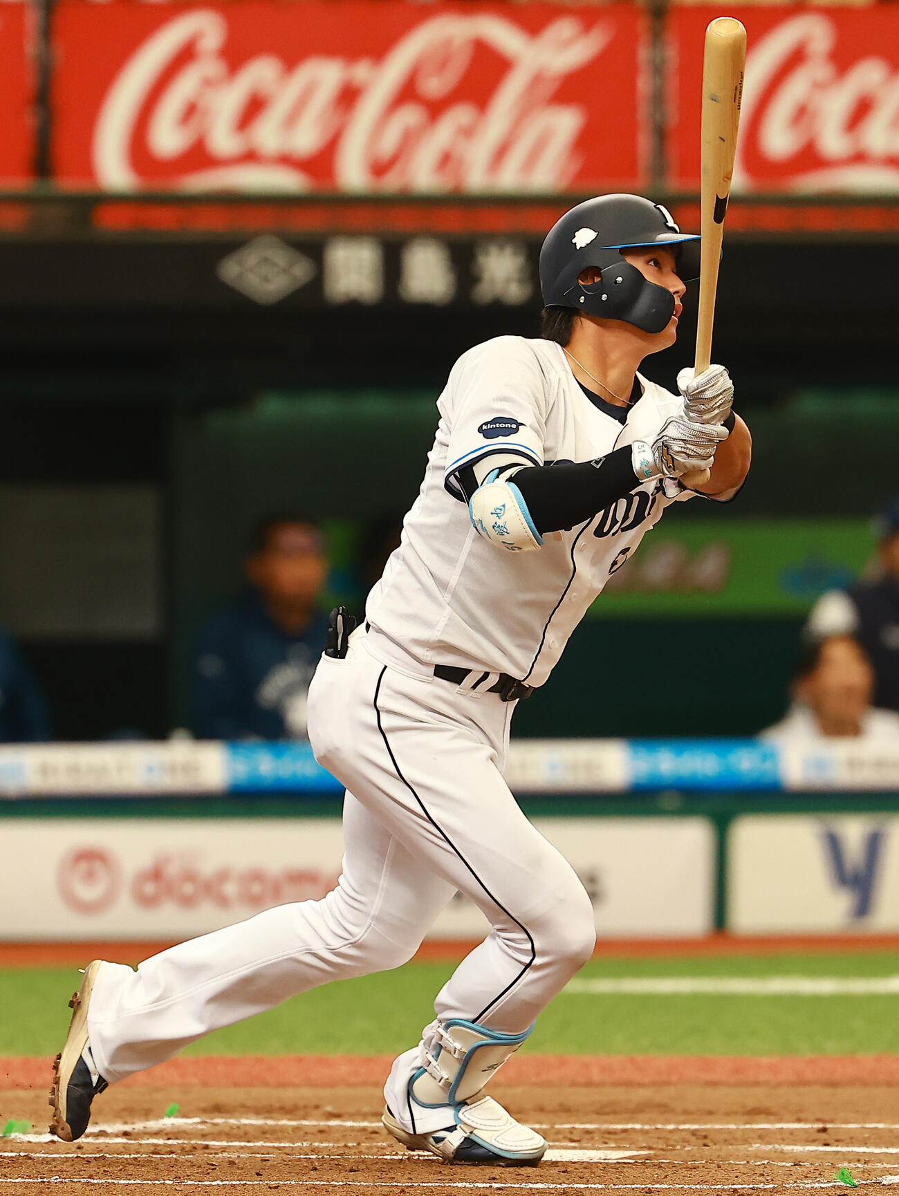 西武対DeNA 1回裏西武2死、右二塁打を放つ西川（撮影・野上伸悟）
