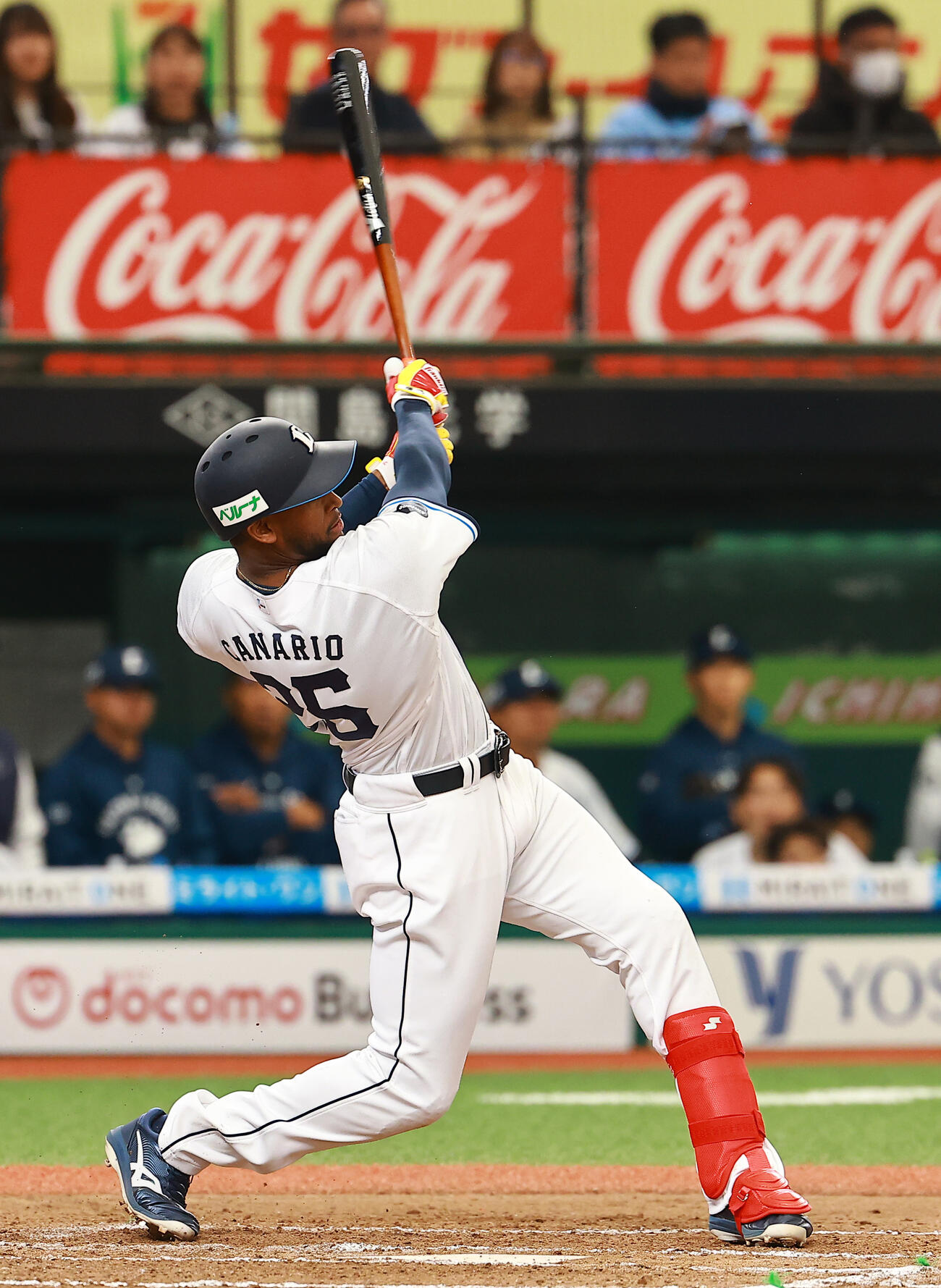 西武対DeNA 6回裏西武1死三塁、先中前適時打を放つカナリオ（撮影・野上伸悟）