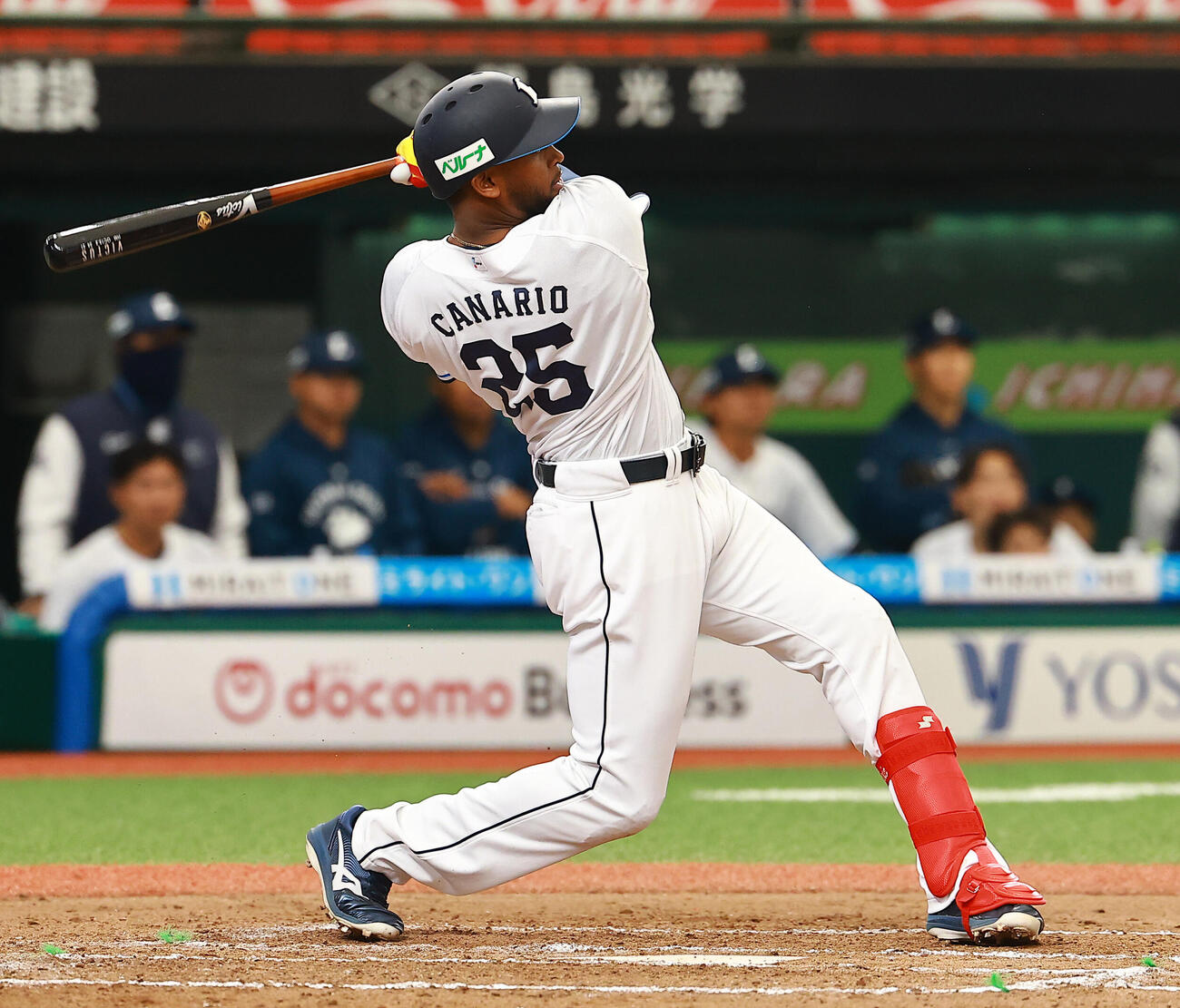 西武対DeNA 6回裏西武1死三塁、先中前適時打を放つカナリオ（撮影・野上伸悟）