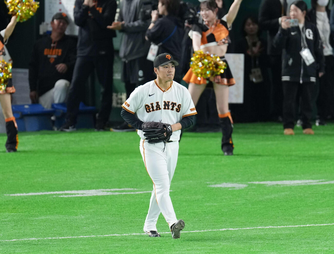 巨人対楽天　先発し登板する巨人則本（撮影・増田悦実）