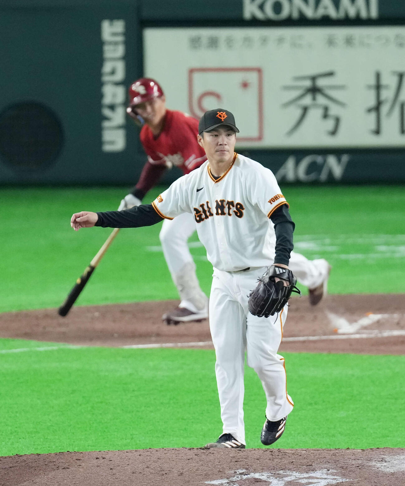 巨人対楽天　4回表楽天1死、辰己に左安打を浴びる則本（撮影・増田悦実）