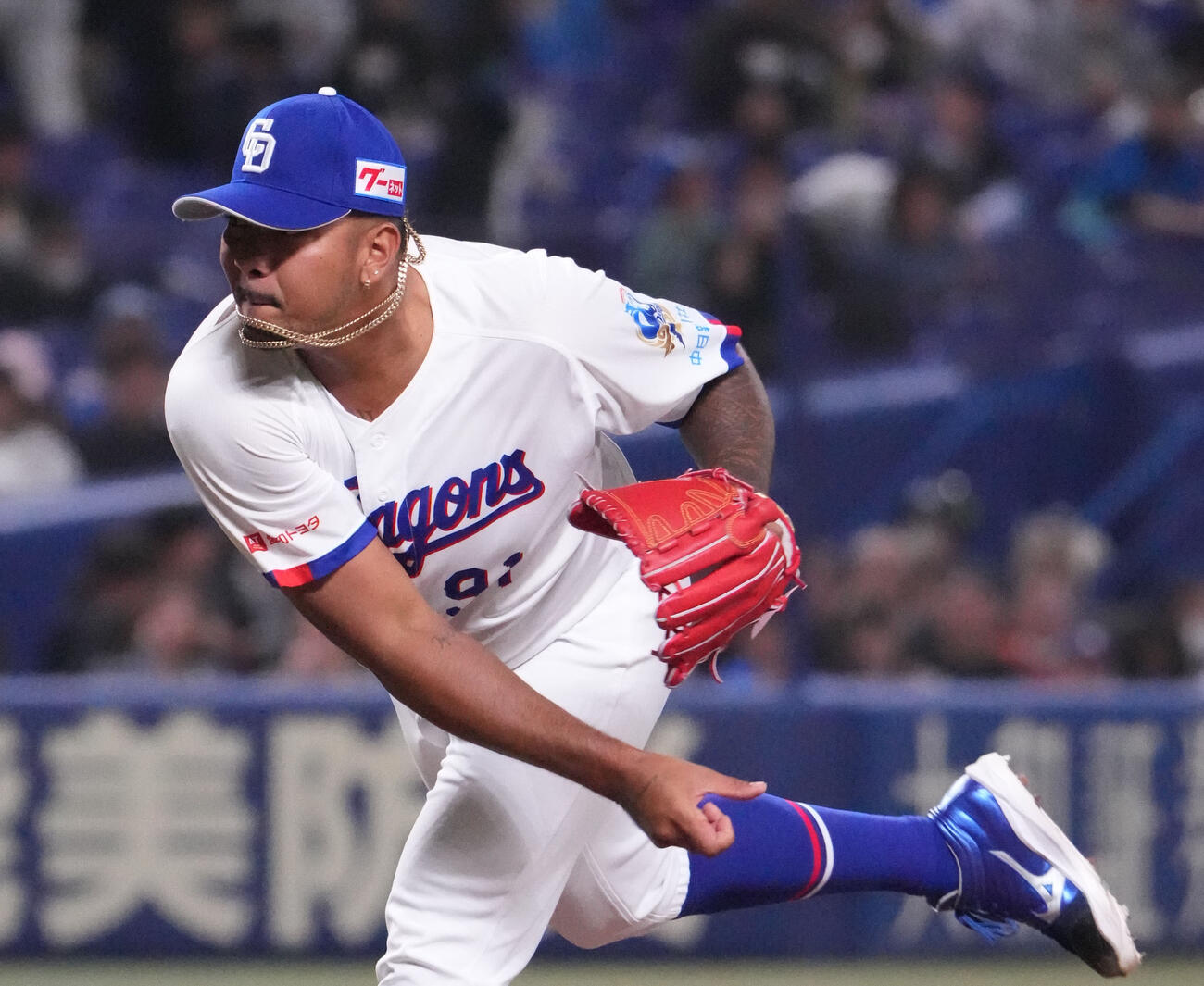中日対ロッテ　8回表、中日4番手で登板するメヒア（撮影・森本幸一）