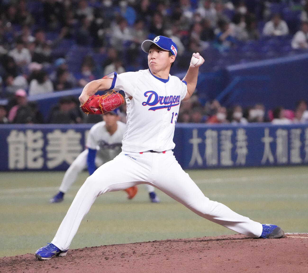 中日対ロッテ　7回表、中日3番手で登板する橋本（撮影・森本幸一）