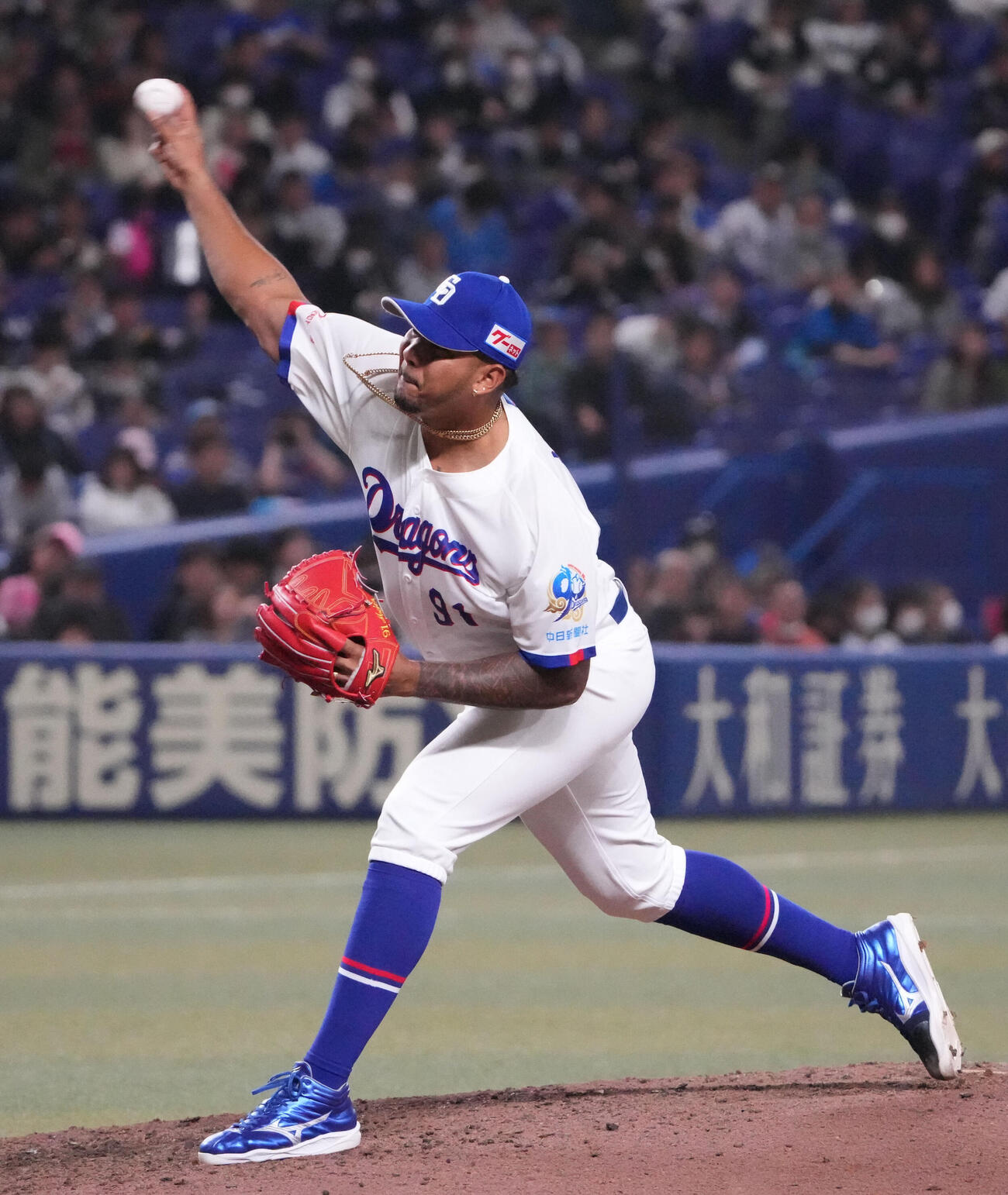 中日対ロッテ　8回表、中日4番手で登板するメヒア（撮影・森本幸一）