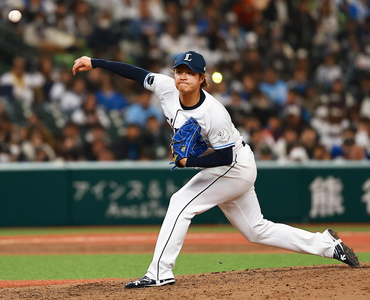 西武対DeNA　力投する西武甲斐野（撮影・野上伸悟）