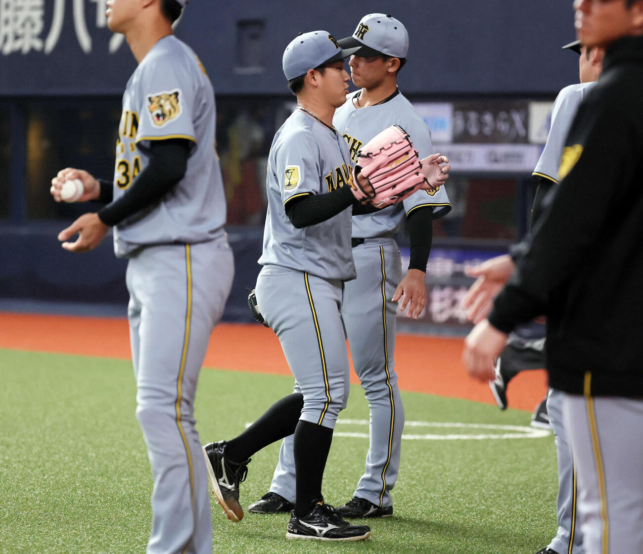 オリックス対阪神　5回裏オリックス攻撃終了、伊原は5回を無失点に抑える（撮影・宮崎幸一）