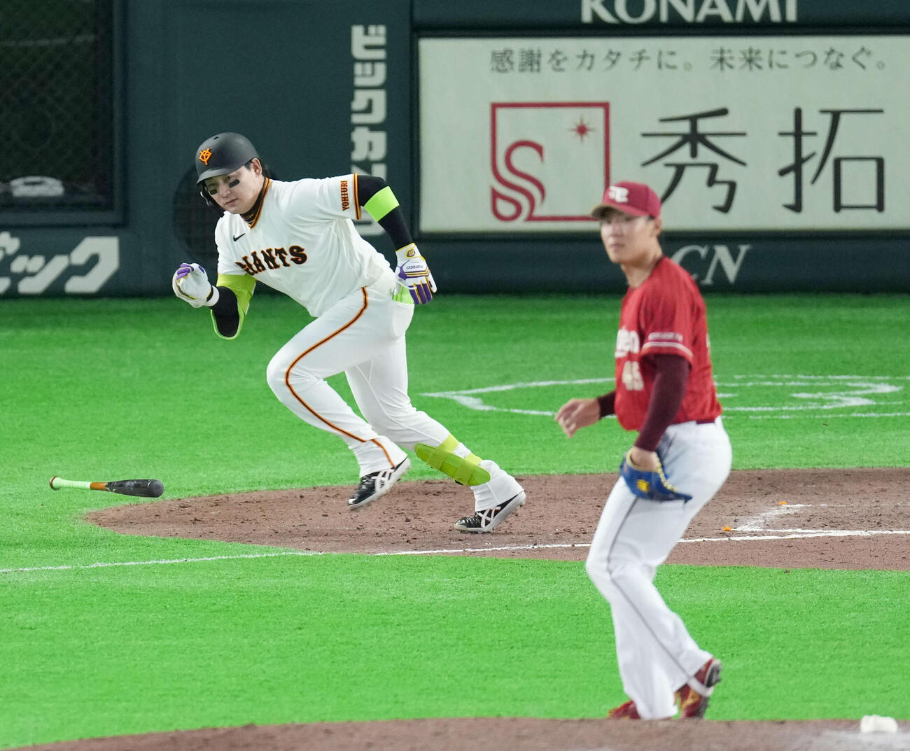 巨人対楽天　9回裏巨人2死、右安打を放つ丸。投手は九谷（撮影・増田悦実）