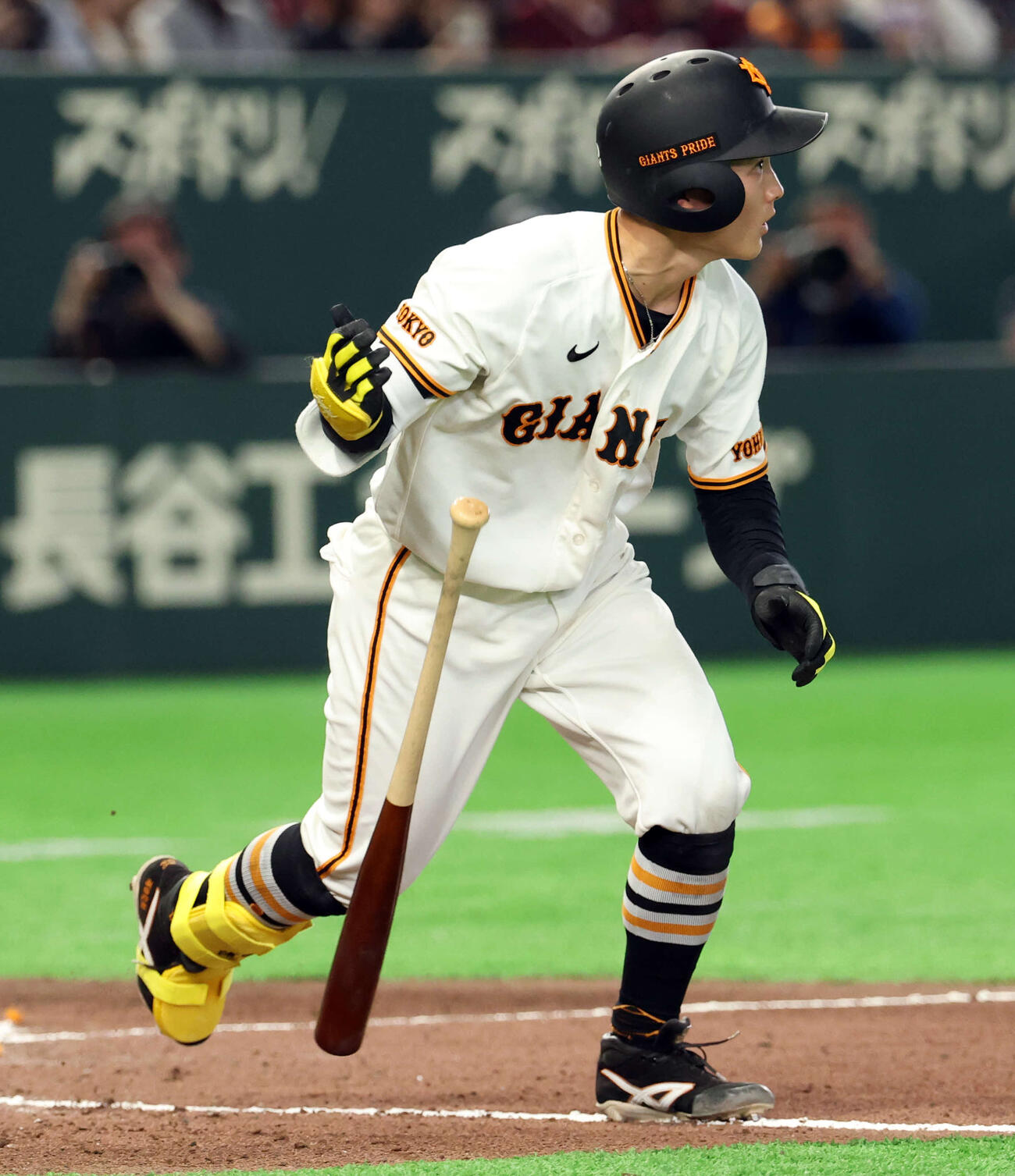 巨人対楽天　6回裏巨人1死一塁、浦田は適時三塁打を放つ（撮影・浅見桂子）