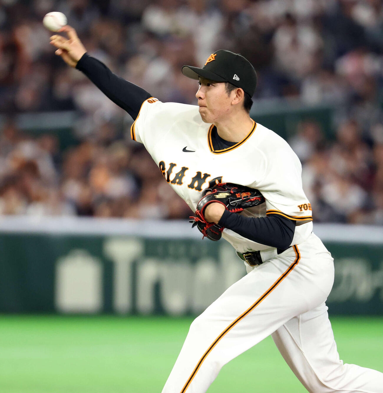 巨人対楽天　5回表楽天の攻撃で登板した戸郷（撮影・浅見桂子）